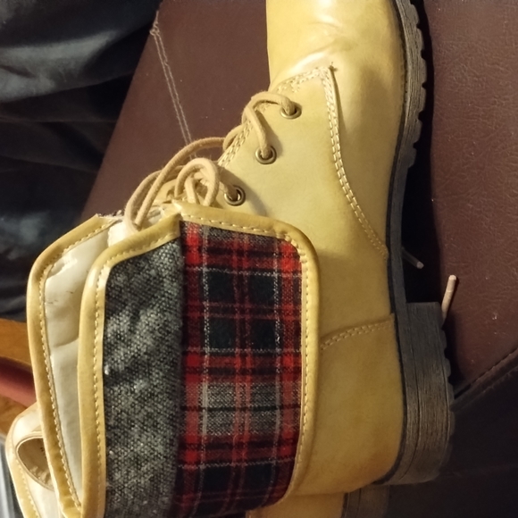 Rampage Plaid Boots - Picture 4 of 11